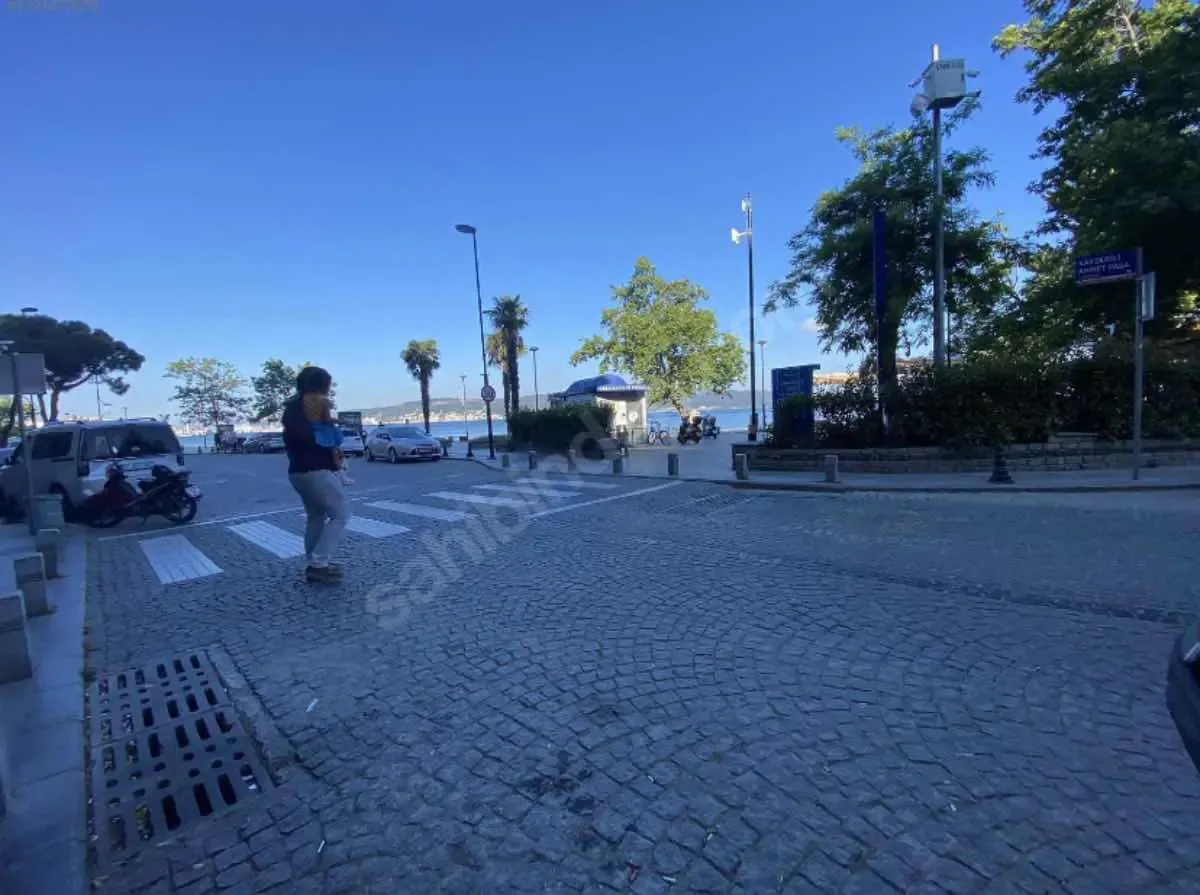 Kordona yakın yüksek görünürlük köşe dükkan satılık