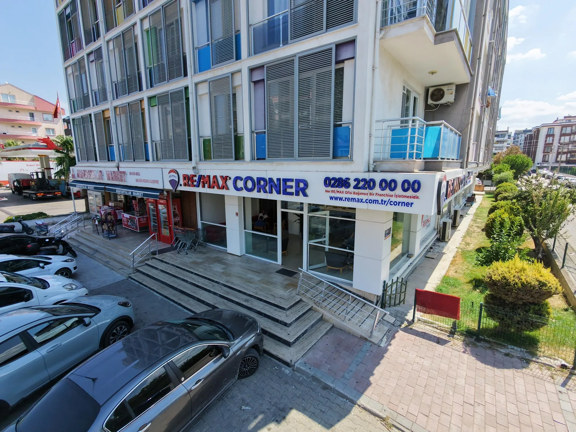 RE/MAX Corner ofisi